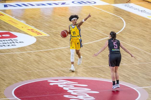 Basketball Berlin 01 03 2025 Season 2024 2025 Cup TOP4 of the Toyota Womens Basketball Bundesliga Semifinals Saarlouis Royals Alba Berlin Deeshyra Thomas Alba, No 21 Magaly Meynadier Saarlouis, No 05