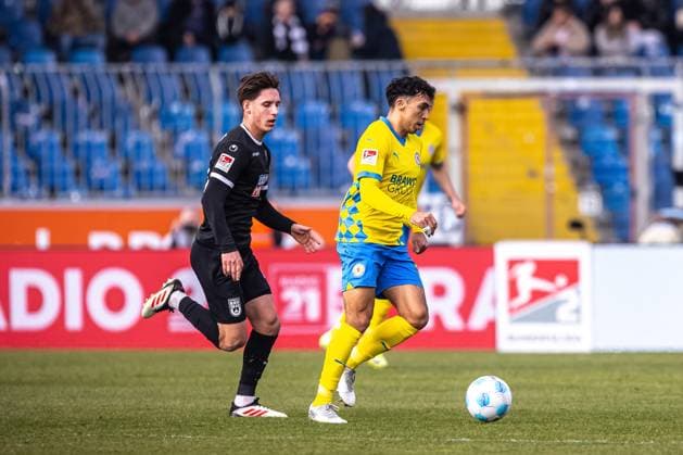 Soccer Men 2 Bundesliga 24 Matchday Season 2024 2025 Eintracht Braunschweig vs SSV Ulm 1846 Soccer 01 03 2025 23 Max Brandt SSV Ulm 1846 Soccer , 44 Johan Gomez Eintracht Braunschweig DFL regulations prohibit any use of photographs as image sequences and or quasi video Braunschweig Eintracht Stadion Niedersachsen Germany