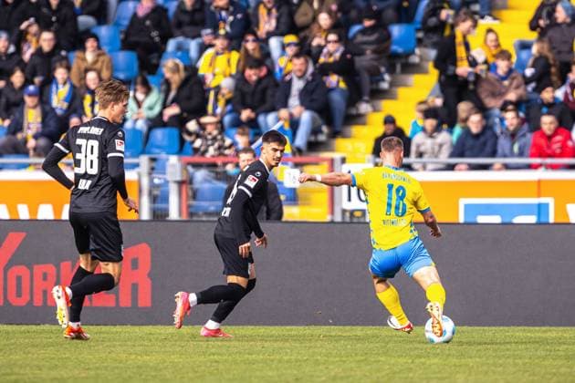 Soccer Men 2 Bundesliga 24 Matchday Season 2024 2025 Eintracht Braunschweig vs SSV Ulm 1846 Soccer 01 03 2025 16 Aaron Keller SSV Ulm 1846 Soccer , 18 Marvin Rittmueller Eintracht Braunschweig DFL regulations prohibit any use of photographs as image sequences and or quasi video Braunschweig Eintracht Stadion Niedersachsen Germany