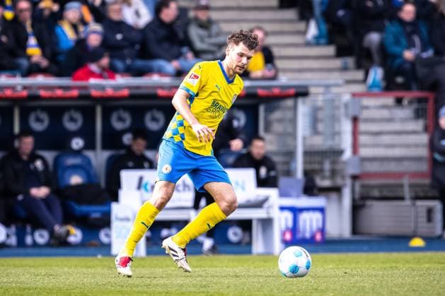 Soccer Men 2 Bundesliga 24 Matchday Season 2024 2025 Eintracht Braunschweig vs SSV Ulm 1846 Soccer 01 03 2025 21 Kevin Ehlers Eintracht Braunschweig DFL regulations prohibit any use of photographs as image sequences and or quasi video Braunschweig Eintracht Stadion Niedersachsen Germany