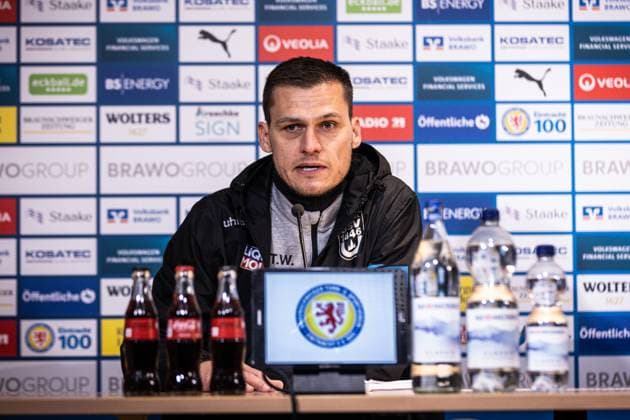 Soccer Men 2 Bundesliga 24 Matchday Season 2024 2025 Eintracht Braunschweig vs SSV Ulm 1846 Soccer 01 03 2025 Coach Thomas Wörle SSV Ulm 1846 Soccer at the press conference after the match DFL regulations prohibit any use of photographs as image sequences and or quasi video Braunschweig Eintracht Stadion Niedersachsen Germany