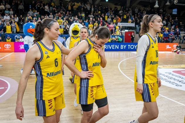 Basketball Berlin 01 03 2025 Season 2024 2025 Cup TOP4 of the Toyota Womens Basketball Bundesliga Semi-final Saarlouis Royals Alba Berlin Alba loses defeated Tessa Stammberger Alba, No 06 Leoni Kreyenfeld Alba, No 07