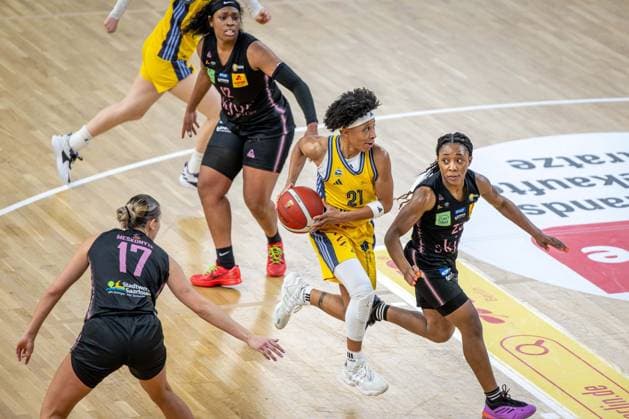Basketball Berlin 01 03 2025 Season 2024 2025 Cup TOP4 of the Toyota Womens Basketball Bundesliga Semifinals Saarlouis Royals Alba Berlin Deeshyra Thomas Alba, No 21 Martha Burse Saarlouis, No 25