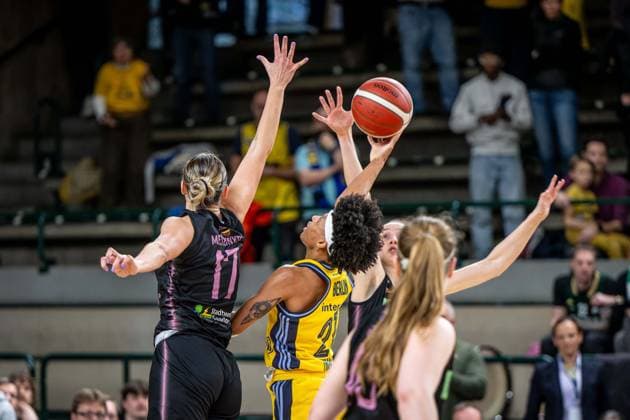 Basketball Berlin 01 03 2025 Season 2024 2025 Cup TOP4 of the Toyota Womens Basketball Bundesliga Semifinals Saarlouis Royals Alba Berlin Deeshyra Thomas Alba, No 21 Gabija Meskonyte Saarlouis, No 17