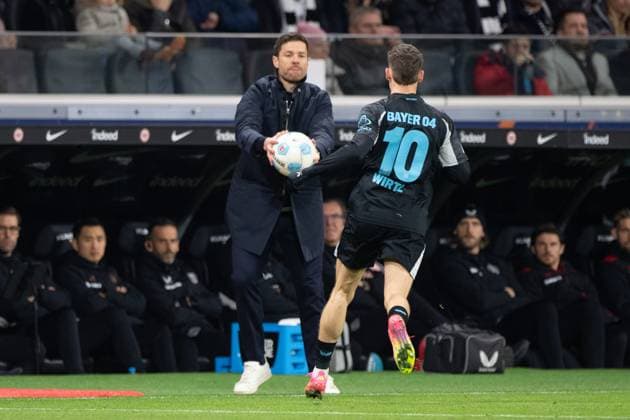 Coach Xabi Xabier ALONSO LEV passes the ball to Florian WIRTZ LEV Football 1 Bundesliga, Matchday 24, Eintracht Frankfurt F Bayer Leverkusen LEV 1 4 on 01 03 2024 at Deutsche Bank Park, Frankfurt Germany DFL regulations prohibit any use of photographs as image sequences and or quasi video Â