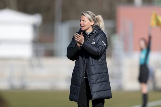 02 03 2025, Women, Soccer, Season 2024 2025, 2 Women Bundesliga, 16 Matchday Eintracht Frankfurt II FC Bayern Muenchen II Friederike Kromp Head Coach, Eintracht Frankfurt II gestures, arms, hands, gives instructions Frankfurt am Main Stadion am Brentanobad Hessen Germany