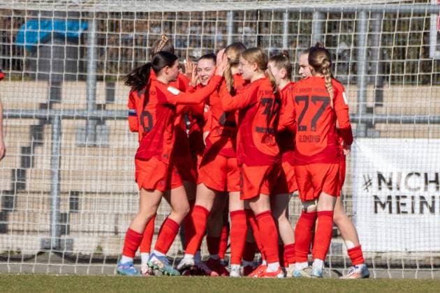02 03 2025, xhfmx, Soccer 2 Bundesliga, Eintracht Frankfurt FC Bayern München II The women of FC Bayern München celebrate the 2 0 by Melina Hoffmann 29 FC Bayern München U20 Veronika Litzlfelder 22 FC Bayern München U20 , Sarah Ernst 10 FC Bayern München U20 , Laura Gloning 27 FC Bayern München U20 DFL DFB REGULATIONS PROHIBIT ANY USE OF PHOTOGRAPHS as IMAGE SEQUENCES and or QUASI VIDEO Frankfurt am Main