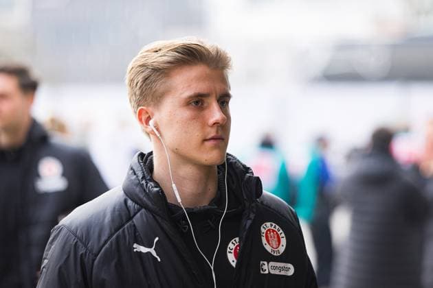 Soccer I Men I Season 2024 2025 I Bundesliga I 24 Matchday I FC St Pauli Borussia Dortmund I 01 03 2025 Erik Ahlstrand 20, FC St Pauli in focus Hamburg Millerntor Stadion Hamburg Germany Copyright: xLobecax xHenningxRohlfsx