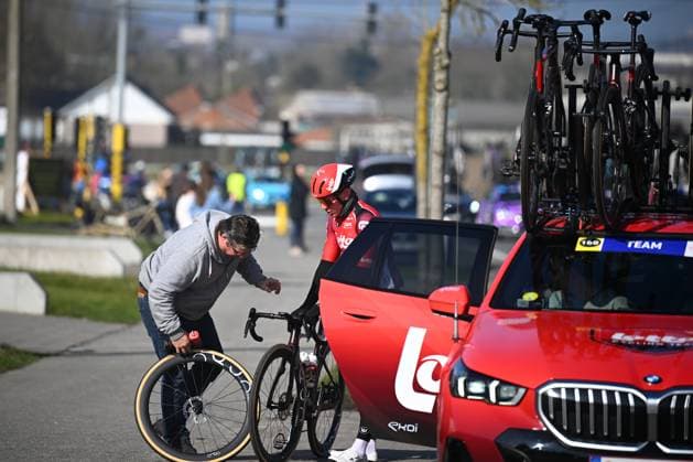 Kuurne - Brussel - Kuurne 2025 cycling race KUURNE, BELGIUM - MARCH 02 : Taminiaux Lionel (BEL) of Lotto coping with a technical problem during the Men Elite UCI 1.Pro 77th Kuurne - Brussel - Kuurne cycling race of 203 kms with start in Kortrijk and finish in Kuurne on March 02, 2025 in Kuurne, Belgium, 02 03 2025 ( Motordriver Kenny Verfaillie & Kuurne Belgium  Copyright: xTomasxSiskx
