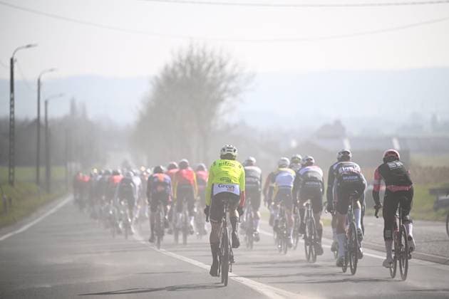 Kuurne - Brussel - Kuurne 2025 cycling race KUURNE, BELGIUM - MARCH 02 : Illustration picture of the peloton during the Men Elite UCI 1.Pro 77th Kuurne - Brussel - Kuurne cycling race of 203 kms with start in Kortrijk and finish in Kuurne on March 02, 2025 in Kuurne, Belgium, 02 03 2025 ( Motordriver Kenny Verfaillie & Kuurne Belgium  Copyright: xTomasxSiskx