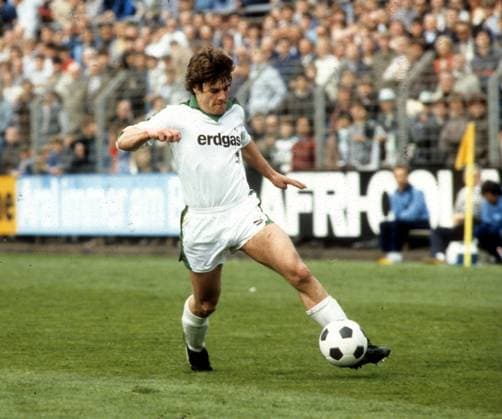 Archivbilder der Woche SPORT KW09 Fußball - Bundesliga Saison 1983 84: Dieter Hecking (Borussia Mönchengladbach) in Aktion Aufn. 20.04.1984. *** Soccer Bundesliga Season 1983 84 Dieter Hecking Borussia Mönchengladbach in action On 20 04 1984 HM