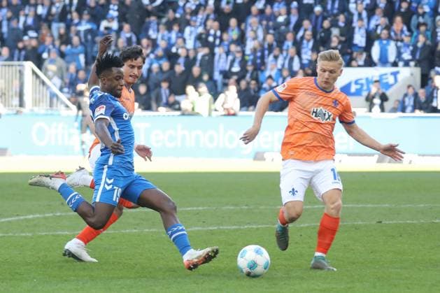 02 03 2025, xgox, Soccer 2 Bundesliga, 1 FC Magdeburg SV Darmstadt 98 emspor, v l Lubambo Musonda Magdeburg , Andreas Mueller Müller, Darmstadt, 16 DFL DFB REGULATIONS PROHIBIT ANY USE OF PHOTOGRAPHS as IMAGE SEQUENCES and or QUASI VIDEO Magdeburg