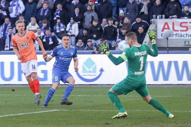 02 03 2025, xgox, Soccer 2 Bundesliga, 1 FC Magdeburg SV Darmstadt 98 emspor, v l Martijn Kaars Magdeburg, 9 shot on goal, shoots the ball on goal, shot DFL DFB REGULATIONS PROHIBIT ANY USE OF PHOTOGRAPHS as IMAGE SEQUENCES and or QUASI VIDEO Magdeburg
