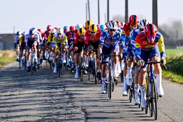 The pack of riders pictured in action during the Kuurne-Brussels-Kuurne one day cycling race, 196,9 km from Kuurne to Kuurne via Brussels, Sunday 02 March 2025. DIRKxWAEM  x114014831x