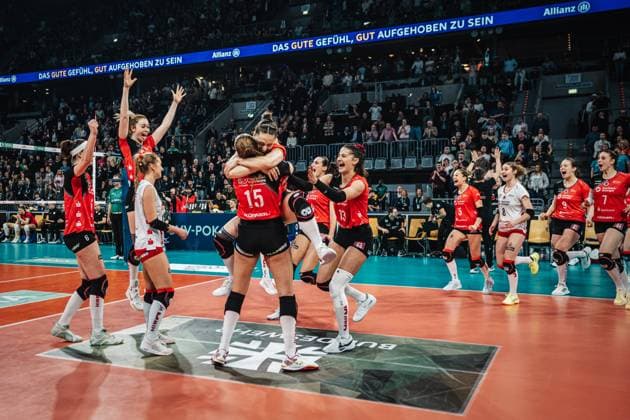 Volleyball Women Season 2024 2025 DVV Cup 2025 Final Dresdner SC vs USC Münster 02 03 2025 Dresdner SC wins the cup final and cheers Mannheim SAP Arena Baden Wüttemberg Germany