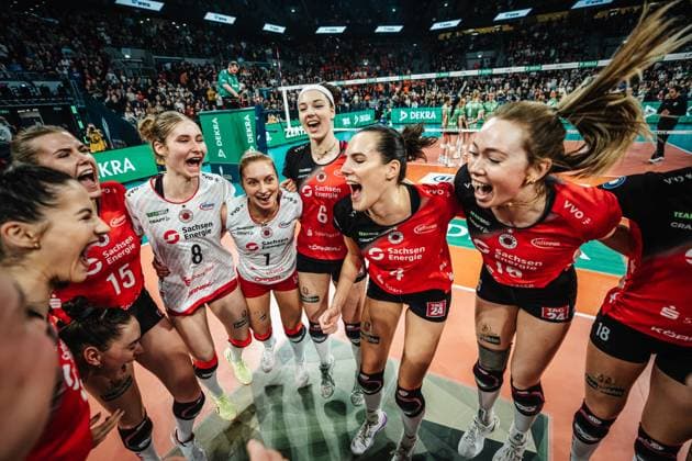 Volleyball Women Season 2024 2025 DVV Cup 2025 Final Dresdner SC vs USC Münster 02 03 2025 Dresdner SC wins the cup final and cheers Mannheim SAP Arena Baden Wüttemberg Germany