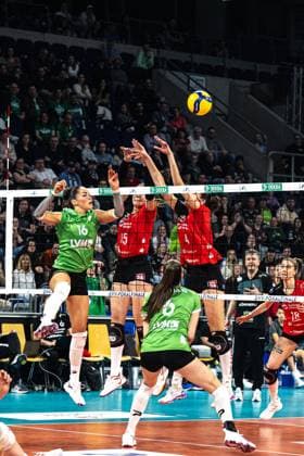 Mikala Mogensen USC Münster 16 in attack DVV Cup Final 2025 in the SAP Arena, Mannheim Copyright: HMBxMedia JonasxDinger
