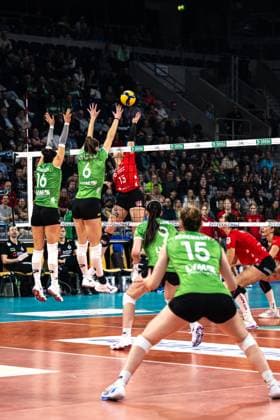 Mikala Mogensen USC Münster 16 and Marije ten Brinke USC Münster 6 block the Dresdner SC DVV Cup Final 2025 in the SAP Arena, Mannheim Copyright: HMBxMedia JonasxDinger