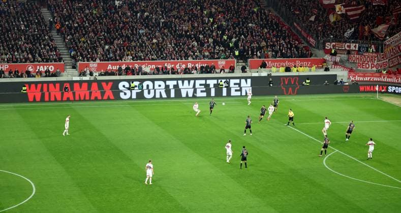 28 02 25 VfB Stuttgart FC Bayern Munich Germany, Stuttgart, 28 02 2025, Football, Bundesliga, VfB Stuttgart FC Bayern Munich MHP Arena winamax perimeter boards