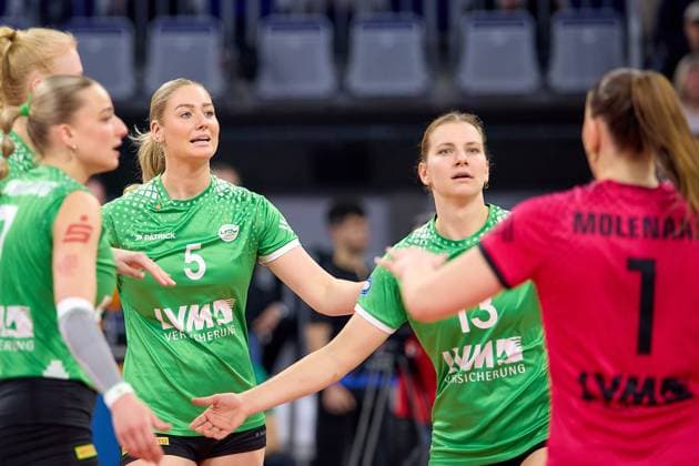 Rosa Entius USC Muenster, 05 and Pia Fernau USC Muenster, 13 GER, Dresdner SC USC Muenster, Volleyball, DVV Pokalfinale Frauen 2025, 02 03 25 GER, Dresdner SC USC Muenster, Volleyball, DVV Pokalfinale Frauen 2025, 02 03 25 Mannheim Copyright: xEibner-Pressefoto GeraldxOelze-dexStoppanyx EP-ODS