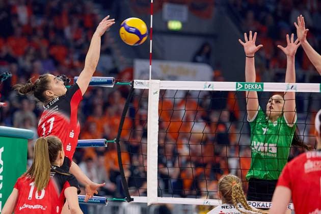Outside attack Lorena Lorber Fijok Dresdner SC, 17 GER, Dresdner SC USC Muenster, Volleyball, DVV Pokalfinale Frauen 2025, 02 03 25 GER, Dresdner SC USC Muenster, Volleyball, DVV Pokalfinale Frauen 2025, 02 03 25 Mannheim Copyright: xEibner-Pressefoto GeraldxOelze-dexStoppanyx EP-ODS