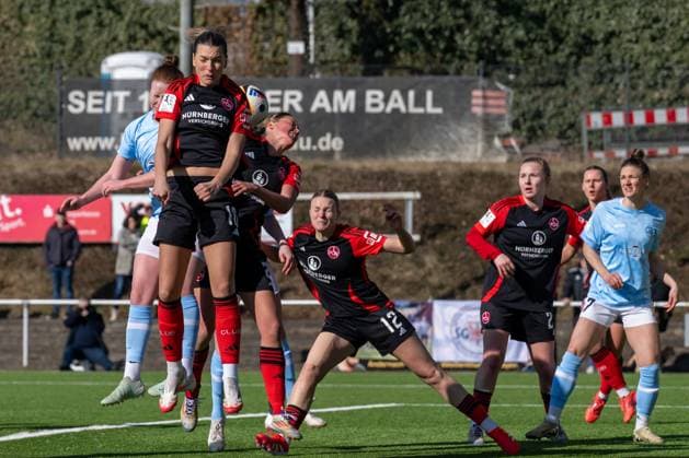 02 03 2025, Football, 2 Womens Bundesliga, 2024 2025, SG 99 Andernach 1 FC Nuremberg No one really gets the ball Medina Desic 10 Nuremberg , Leonie Stöhr 9 Andernach , Klara Svensson Senelius 2 Nuremberg Mendig Junglas Baumaschinen Stadion Rheinland Pfalz Germany
