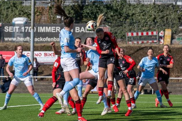 02 03 2025, Football, 2 Womens Bundesliga, 2024 2025, SG 99 Andernach 1 FC Nürnberg Anny Kerim Lindland 19 Nürnberg heads the ball out of the danger zone Mendig Junglas Baumaschinen Stadion Rheinland Pfalz Germany