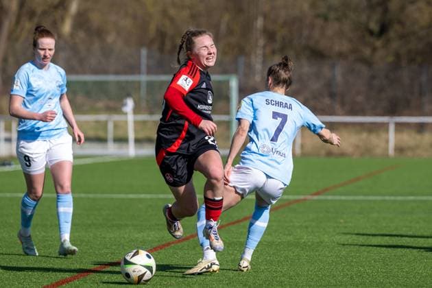 02 03 2025, Football, 2 Womens Bundesliga, 2024 2025, SG 99 Andernach 1 FC Nuremberg Madeleine Steck 28 Nuremberg is taken off its feet Mendig Junglas Baumaschinen Stadion Rheinland Pfalz Germany