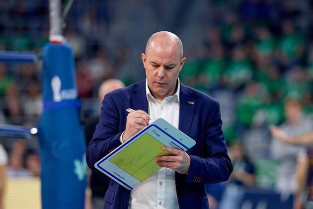 Joel Banks Berlin Recycling Volleys, head coach makes notes, free pose, portrait GER, BERLIN RECYCLING Volleys SWD powervolleys Dueren, Volleyball, DVV Cup Final Men 2025, 02 03 25 GER, BERLIN RECYCLING Volleys SWD powervolleys Dueren, Volleyball, DVV Cup Final Men 2025, 02 03 25 Mannheim Copyright: xEibner-Pressefoto GeraldxOelze-dexStoppanyx EP-ODS