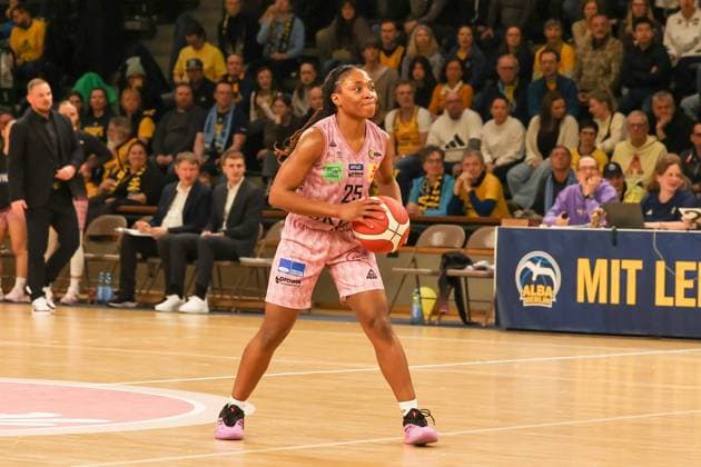 martha burse Saarlouis Royals, 25 in with the ball, DBBL Pokal , 02 03 2025, match for place1 Saarlouis Royals vs Rutronik Stars Kelter, Berlin Berlin Germany Copyright: xFootbowl ThomasxSobotzkix