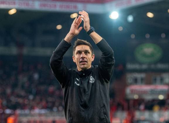 Soccer, Men, Season 2024 2025, 1 Bundesliga 24 Matchday , 1 FC Union Berlin Holstein Kiel, Coach Marcel Rapp Holstein Kiel , Cheering after the final whistle, 02 03 2025, Copyright: xSebastianxRäppold MatthiasxKochx