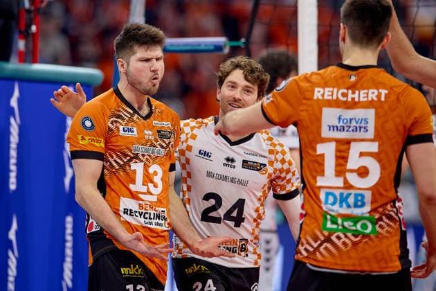 Joy, jubilation for Ruben Schott Berlin Recycling Volleys, 13 and Kyle Dagostino Berlin Recycling Volleys, 24 GER, BERLIN RECYCLING Volleys SWD powervolleys Dueren, Volleyball, DVV Cup Final Men 2025, 02 03 25 GER, BERLIN RECYCLING Volleys SWD powervolleys Dueren, Volleyball, DVV Cup Final Men 2025, 02 03 25 Mannheim Copyright: xEibner-Pressefoto GeraldxOelze-dexStoppanyx EP-ODS