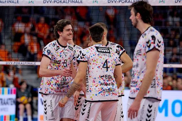 Joy, jubilation Robin Baghdady SWD powervolleys Dueren, 08 and Gregor Pernus SWD powervolleys Dueren, 04 GER, BERLIN RECYCLING Volleys SWD powervolleys Dueren, Volleyball, DVV Cup Final Men 2025, 02 03 25 GER, BERLIN RECYCLING Volleys SWD powervolleys Dueren, Volleyball, DVV Cup Final Men 2025, 02 03 25 Mannheim Copyright: xEibner-Pressefoto GeraldxOelze-dexStoppanyx EP-ODS