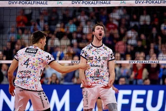 Matthew Neaves SWD powervolleys Dueren, 14 joy, jubilation, scream after his attacking shot to equalize the set 1 1 GER, BERLIN RECYCLING Volleys SWD powervolleys Dueren, Volleyball, DVV Cup Final Men 2025, 02 03 25 GER, BERLIN RECYCLING Volleys SWD powervolleys Dueren, Volleyball, DVV Cup Final Men 2025, 02 03 25 Mannheim Copyright: xEibner-Pressefoto GeraldxOelze-dexStoppanyx EP-ODS