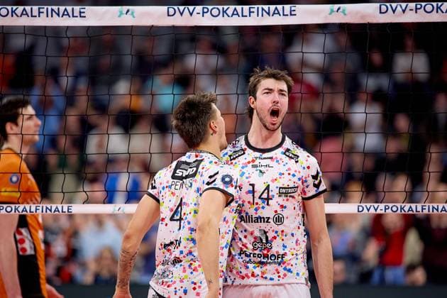 Matthew Neaves SWD powervolleys Dueren, 14 joy, jubilation, scream after his attacking shot to equalize the set 1 1 GER, BERLIN RECYCLING Volleys SWD powervolleys Dueren, Volleyball, DVV Cup Final Men 2025, 02 03 25 GER, BERLIN RECYCLING Volleys SWD powervolleys Dueren, Volleyball, DVV Cup Final Men 2025, 02 03 25 Mannheim Copyright: xEibner-Pressefoto GeraldxOelze-dexStoppanyx EP-ODS
