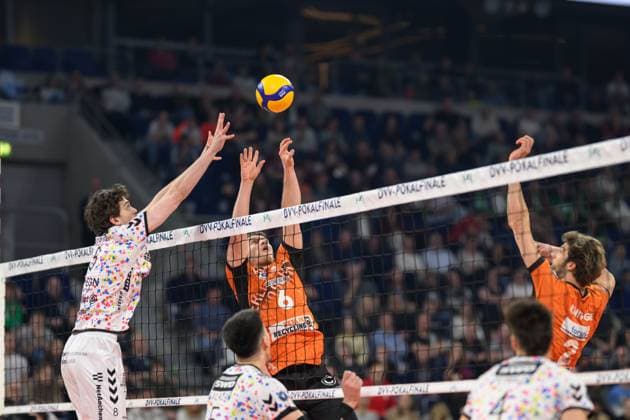 Johannes Tille No. 6, set play, BERLIN RECYCLING Volleys DVV Cup Final 2025 Men, Manheim on 02 03 2025 Copyright: xBEAUTIFULxSPORTS PeterxWeberx