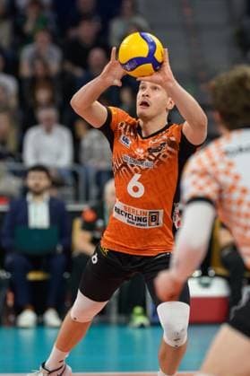 Johannes Tille No. 6, set play, BERLIN RECYCLING Volleys DVV Cup Final 2025 Men, Manheim on 02 03 2025 Copyright: xBEAUTIFULxSPORTS PeterxWeberx
