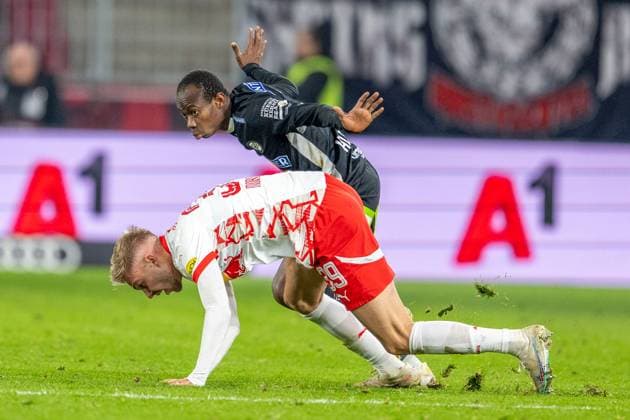 Sport Themen der Woche KW09 Sport Bilder des Tages SOCCER - BL, RBS vs Sturm SALZBURG,AUSTRIA,02.MAR.25 - SOCCER - ADMIRAL Bundesliga, Red Bull Salzburg vs SK Sturm Graz. Image shows Leandro Morgalla (RBS) and Malick Yalcouye (Sturm).  GEPAxpictures xWolfgangxKofler