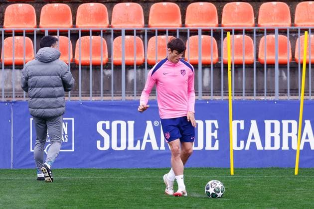 March 3, 2025, Majadahonda, Madrid, SPAIN: Robin Le Normand of Atletico de Madrid warms up during the training day of Atletico de Madrid ahead of the UEFA Champions League, football match against Real Madrid CF at Ciudad Deportiva Wanda Atletico de Madrid on March 03, 2025, in Majadahonda, Madrid, Spain. Majadahonda SPAIN - ZUMAa181 20250303_zaa_a181_003 Copyright: xDennisxAgyemanx