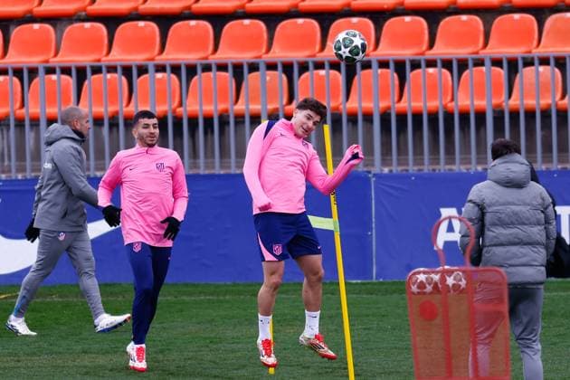 March 3, 2025, Majadahonda, Madrid, SPAIN: Julian Alvarez of Atletico de Madrid warms up during the training day of Atletico de Madrid ahead of the UEFA Champions League, football match against Real Madrid CF at Ciudad Deportiva Wanda Atletico de Madrid on March 03, 2025, in Majadahonda, Madrid, Spain. Majadahonda SPAIN - ZUMAa181 20250303_zaa_a181_015 Copyright: xDennisxAgyemanx