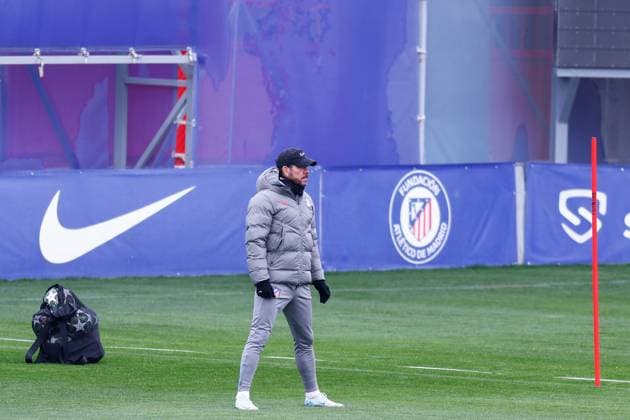 March 3, 2025, Majadahonda, Madrid, SPAIN: Diego Pablo Simeone, head coach of Atletico de Madrid, looks on during the training day of Atletico de Madrid ahead of the UEFA Champions League, football match against Real Madrid CF at Ciudad Deportiva Wanda Atletico de Madrid on March 03, 2025, in Majadahonda, Madrid, Spain. Majadahonda SPAIN - ZUMAa181 20250303_zaa_a181_018 Copyright: xDennisxAgyemanx