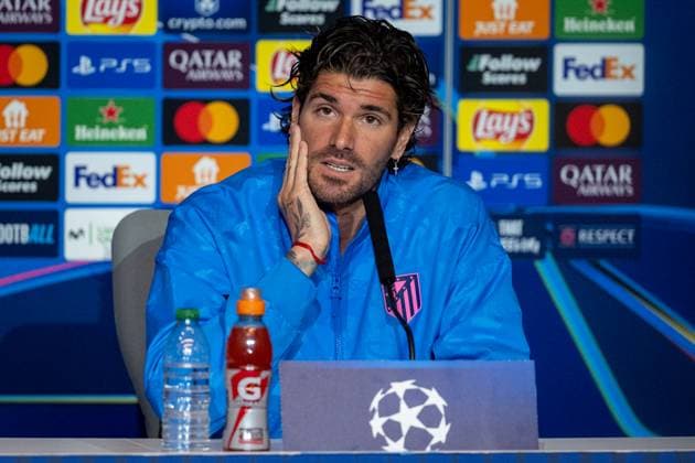 UEFA Champions League 2024 25 Round of 16 First Leg: Atletico de Madrid press conference, PK, Pressekonferenz Rodrigo De Paul of Atletico de Madrid seen speaking during the UEFA Champions League 2024 25 League Round of 16 First Leg press conference at Estadio Riyadh Air Metropolitano on March 03, 2025 in Madrid, Spain. Madrid Estadio Riyadh Air Metropolitano Madrid Spain Copyright: xAlbertoxGardinx AGardin_20250303_Champ_Atletico_Madrid_PC_0128