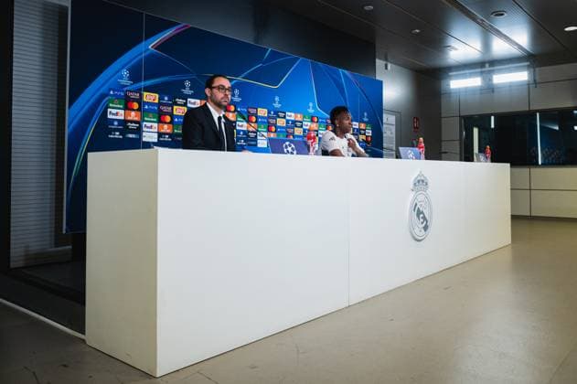 UEFA Champions League 2024 25 Round of 16 First Leg: Real Madrid CF Training Session and press conference, PK, Pressekonferenz Vinicius Junior of Real Madrid CF seen speaking during the UEFA Champions League 2024 25 League Round of 16 First Leg Training Session And Press Conference at Ciudad Real Madrid on March 03, 2025 in Valdebebas, Spain. Valdebebas Ciudad Real Madrid Madrid Spain Copyright: xAlbertoxGardinx AGardin_20250303_Champ_Real_Madrid_PC_0134