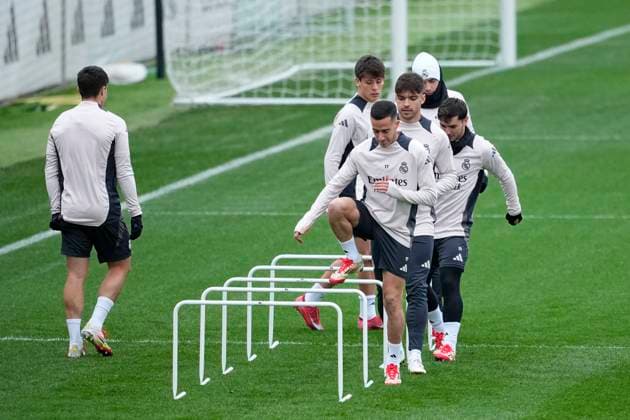 March 3, 2025, Valdebebas, Madrid, SPAIN: Lucas Vazquez and Raul Asencio during the training day ahead of the UEFA Champions League, football match against Atletico de Madrid, at Ciudad Deportiva Real Madrid on March 03, 2025, in Madrid, Spain. Valdebebas SPAIN - ZUMAa181 20250303_zaa_a181_147 Copyright: xOscarxJ.xBarrosox