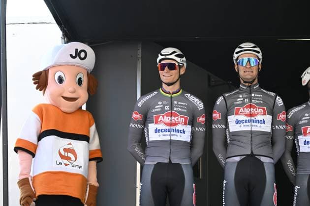 Dutch Mathieu van der Poel of Alpecin-Deceuninck (L) pictured at the start of the Ename Samyn Classic one day cycling race, 199,1km from Quaregnon to Dour on Tuesday 04 March 2025. TOM GOYVAERTS TomxGoyvaerts  x114212186x