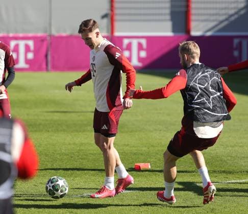 04 03 2025, Champions League, FC Bayern Muenchen final training, Football, Sport, in the picture Joshua Kimmich FC Bayern Muenchen vs Konrad Laimer FC Bayern Muenchen