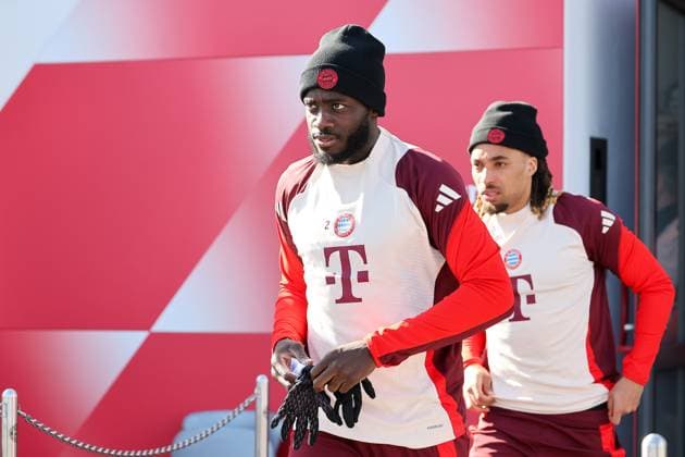 Dayot Upamecano FC Bayern Muenchen, 02 on his way from the dressing room to the pitch, with Sacha Boey FC Bayern Muenchen, 23 , GER, Final training, FC Bayern Muenchen, Football, UEFA Champions League, Round of 16 first leg, 2024 2025 season, 04 03 2025, GER, Final training, FC Bayern Muenchen, Football, UEFA Champions League, Round of 16 first leg, 2024 2025 season, 04 03 2025 Muenchen Copyright: xEibner-Pressefoto JennixMaulx EP_JML