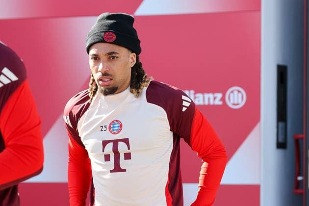 Sacha Boey FC Bayern Muenchen, 23 on the way from the dressing room to the pitch, GER, Final training, FC Bayern Muenchen, Football, UEFA Champions League, Round of 16 first leg, 2024 2025 season, 04 03 2025, GER, Final training, FC Bayern Muenchen, Football, UEFA Champions League, Round of 16 first leg, 2024 2025 season, 04 03 2025 Muenchen Copyright: xEibner-Pressefoto JennixMaulx EP_JML