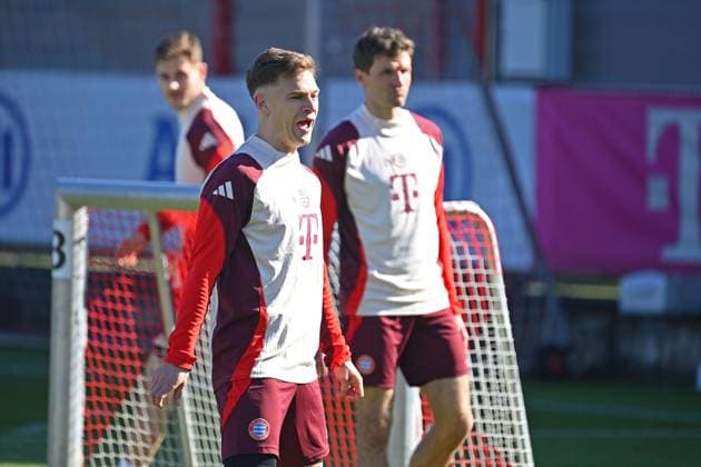 Joshua KIMMICH Bayern Muenchen , hi Thomas MUELLER MÜLLER,Bayern Muenchen , final training on 04 03 2025 Soccer Champions League round of 16 FC Bayern Muenchen Bayer 04 Leverkusen on 05 03 2025 , A L L I A N Z A R E N A