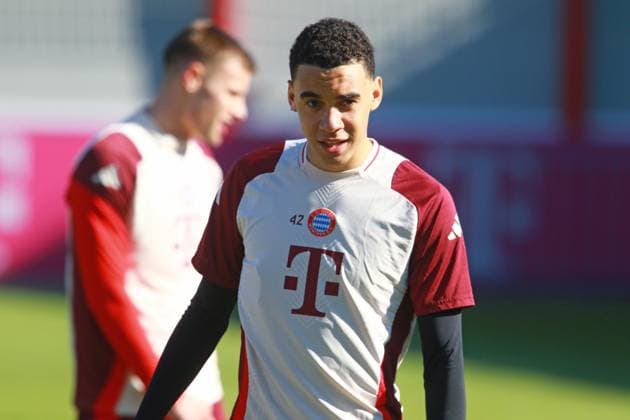 42 Jamal Musiala, Portraet, Portrait, Football Final training FC Bayern Munich before UEFA Champions League match against Bayer 04 Leverkusen 04 03 2025 Training ground, Säbenerstr PHOTO Mladen Lackovic LakoPress
